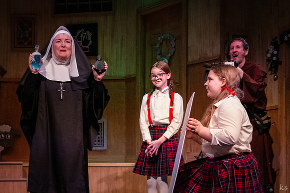 Nuncrackers2025-106